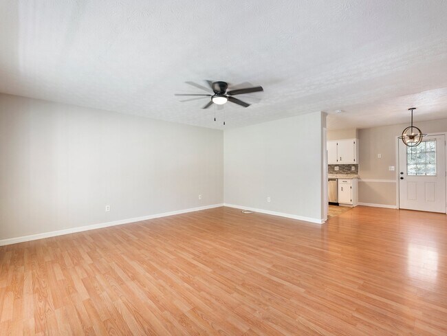 Building Photo - 296 Kingsport Dr