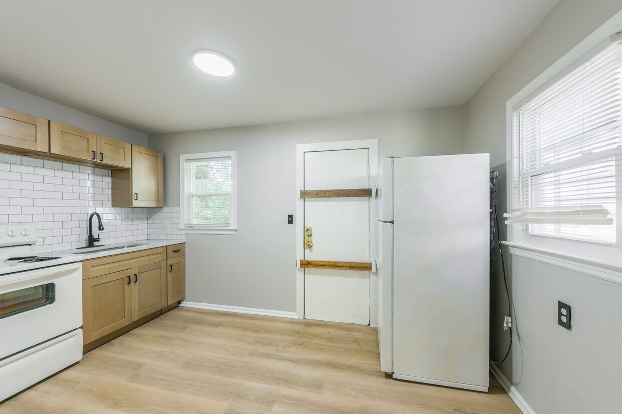 Foto principal - 5760 College Ave