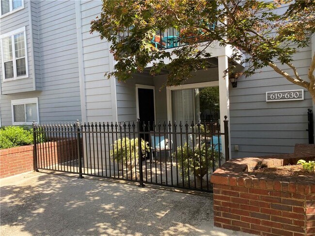 Building Photo - 619 Granville Ct