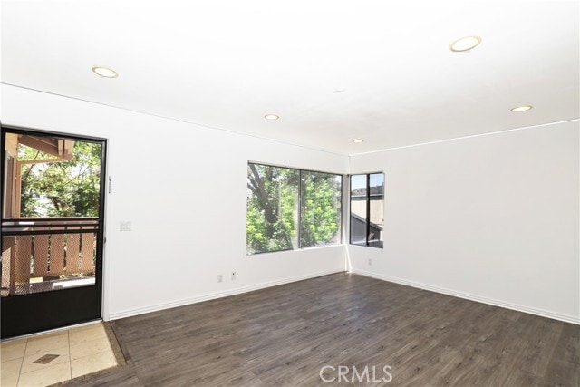 Building Photo - 160 Echo