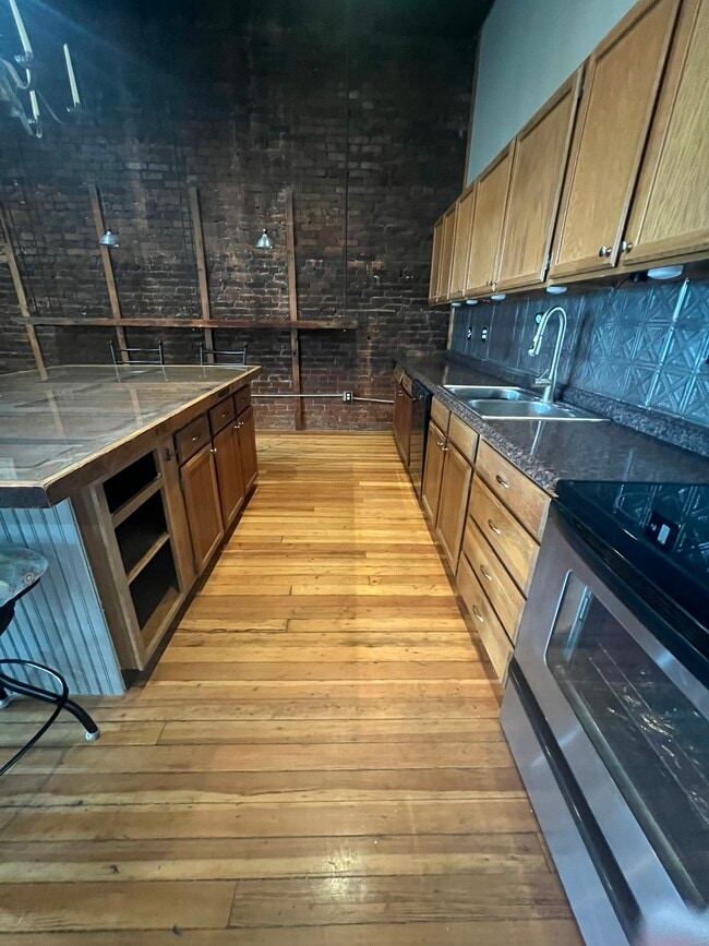 Kitchen - 921 Broad St