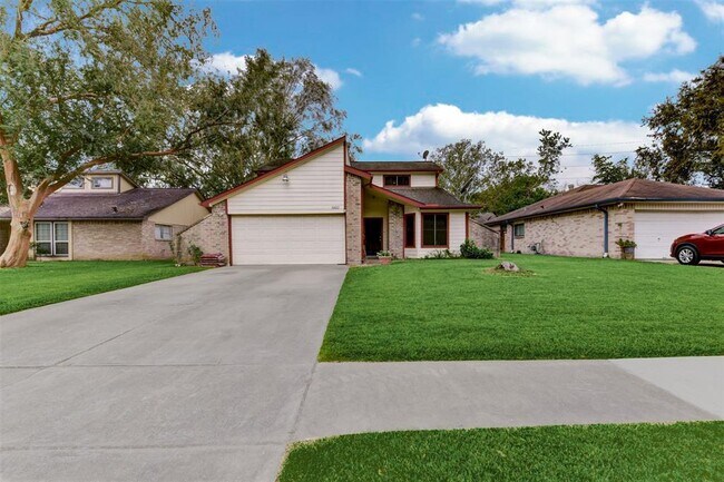 Foto del edificio - 16822 Rippling Mill Dr