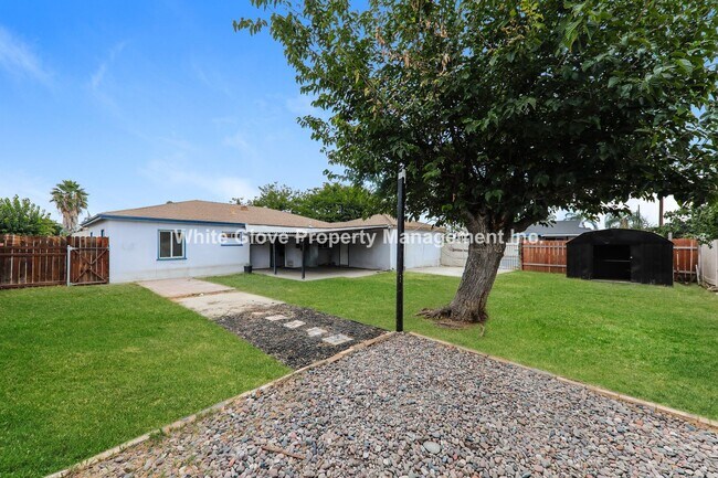 Foto del edificio - Charming Riverside 3 Bedroom Home with Spa...