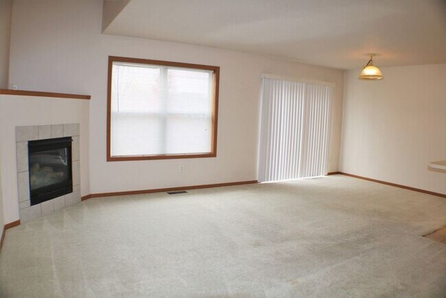 Building Photo - $1,275 | 2 Bedroom, 2.5 Bathroom Multi Flo...