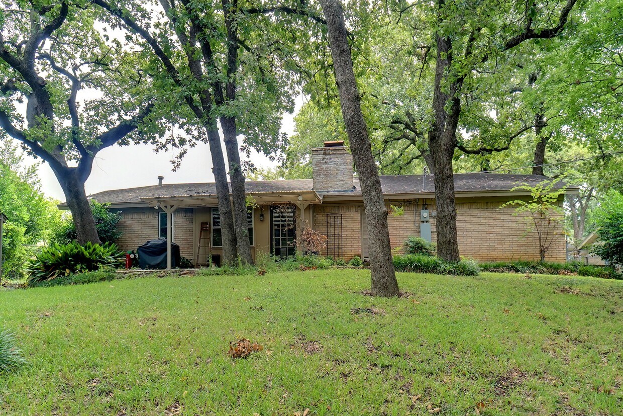 Primary Photo - 1221 Brookside Dr