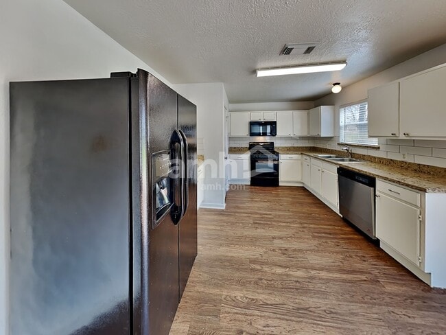 Foto del edificio - 5349 Yale Dr