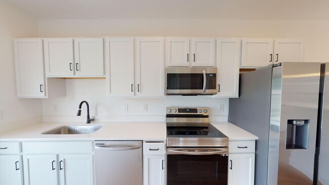 Foto del edificio - Charming Two Bedroom Townhomes With Flex R...