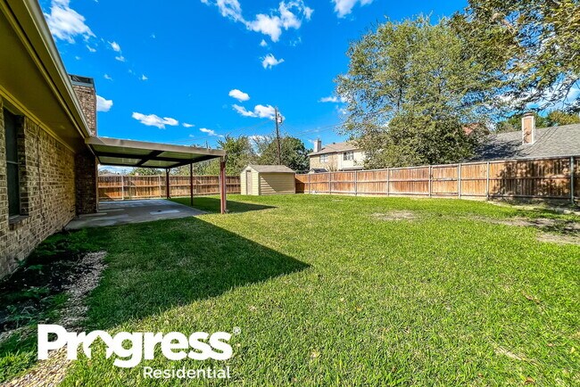 Building Photo - 302 Memorial Dr