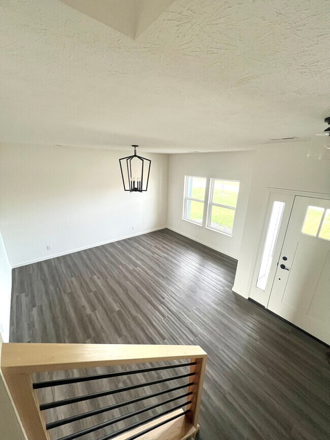 Building Photo - 6370 Shale Crescent Dr