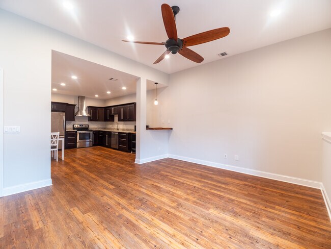 Foto del edificio - 49 Cherry Hill Rd