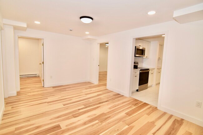 Building Photo - 72 Longwood Ave
