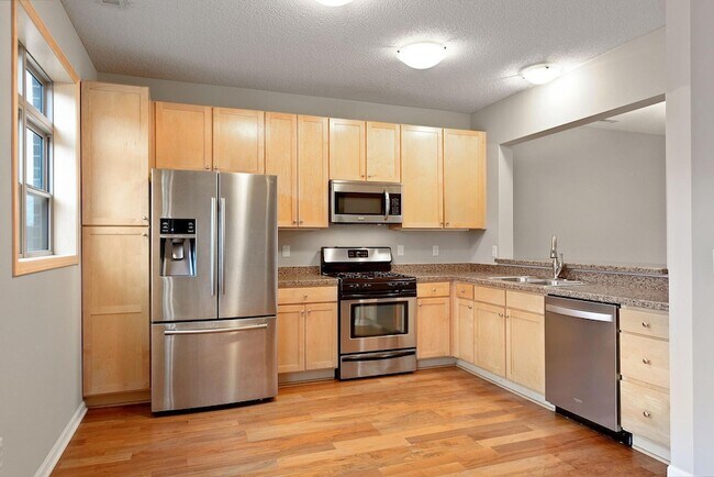 Foto del edificio - 737 Victoria Street S