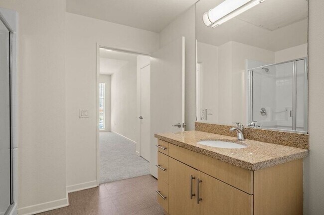 Foto del edificio - 5251 Vineland Ave