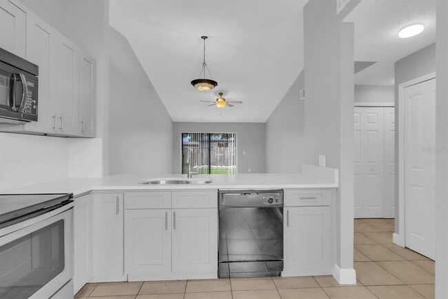 Building Photo - 907 Park Villa Cir
