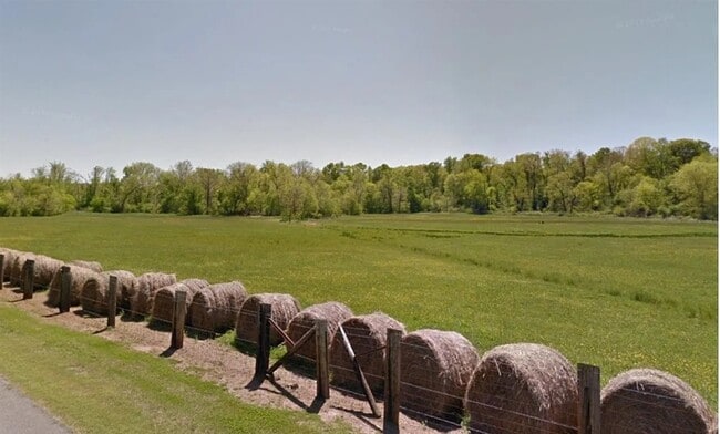 Building Photo - 1255 Rivercrest Dr