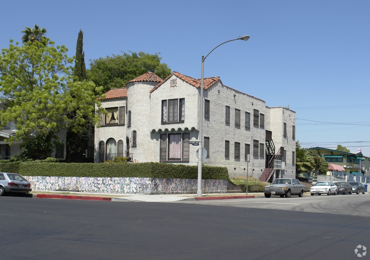 Primary Photo - 102 N Oxford Ave
