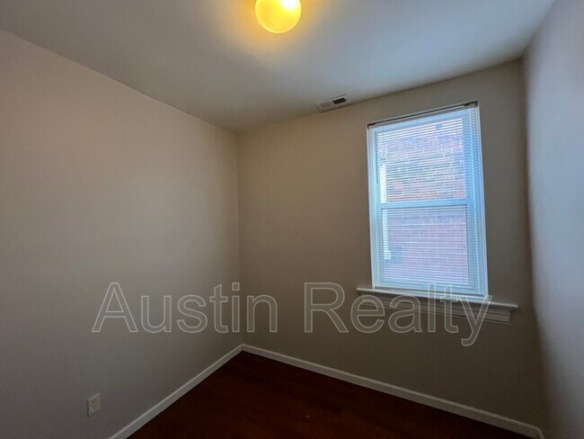 Building Photo - 4011 Shenandoah Ave