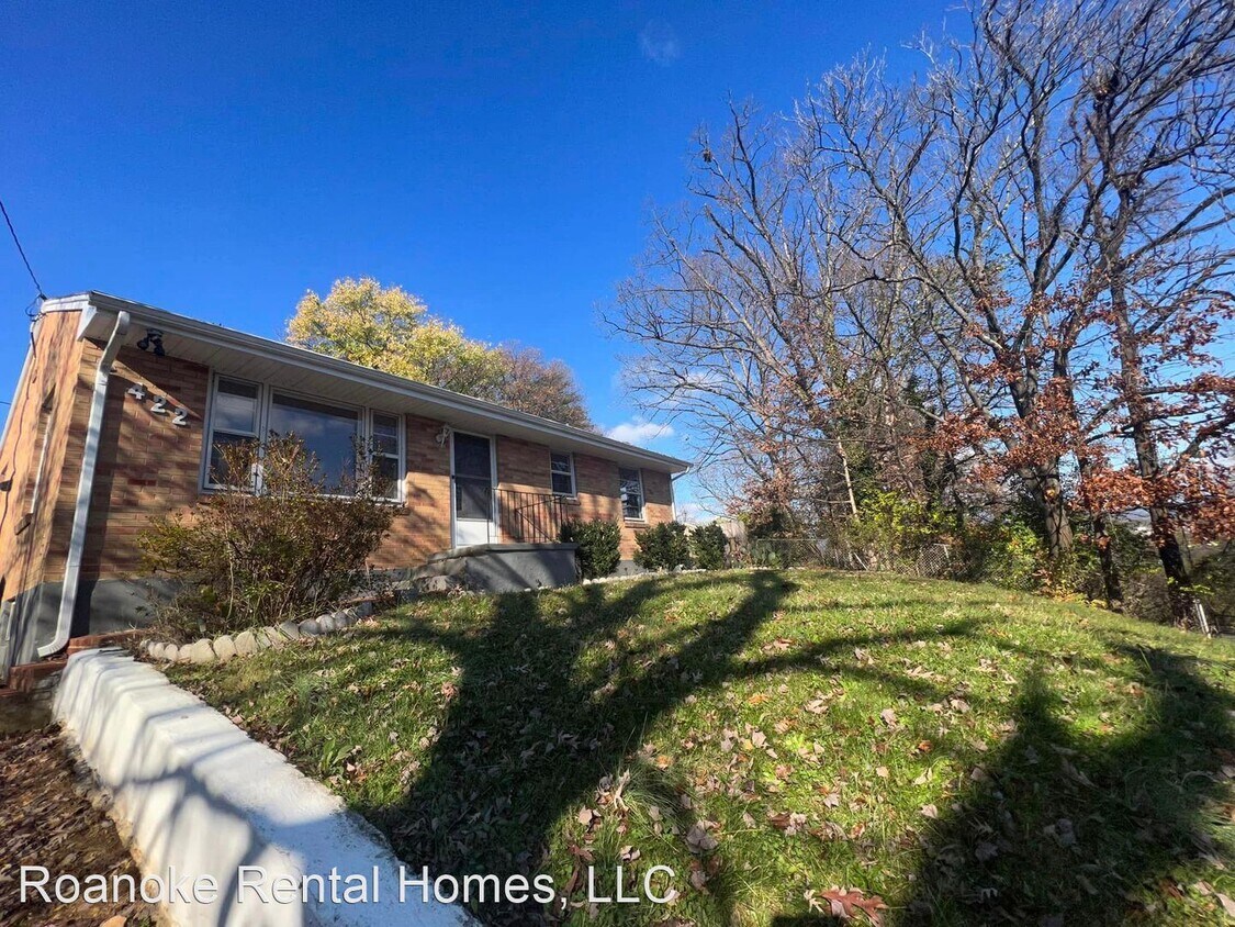3 br, 2 bath House 422 Cherry Hill Rd House for Rent in Roanoke, VA