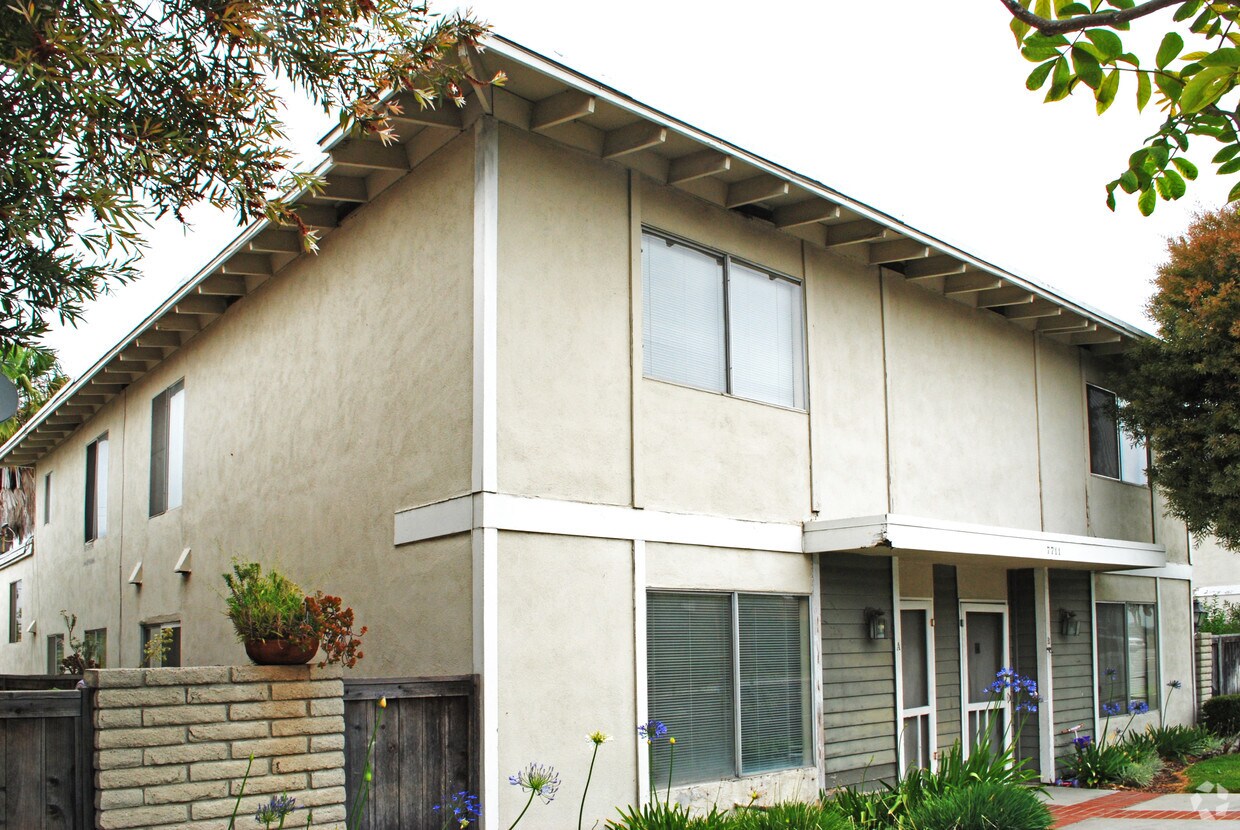 Building Photo - 7711 Ellis Ave