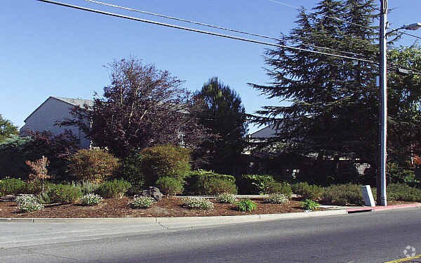 Primary Photo - 822 W Spain St