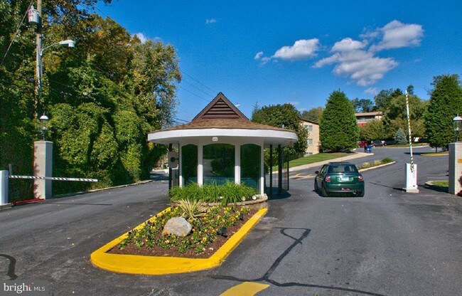 Building Photo - 11 Over Ridge Ct