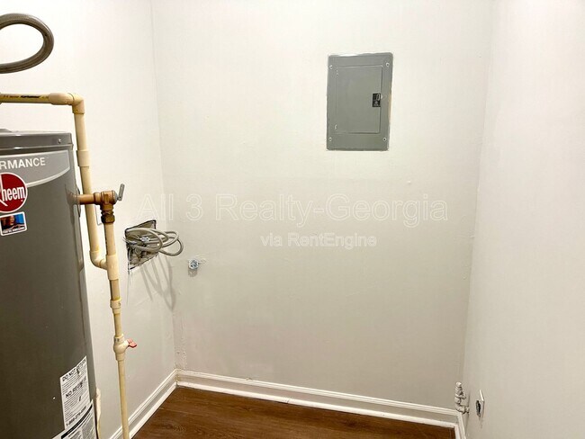 Foto del edificio - 135 Meadowbrook Ct