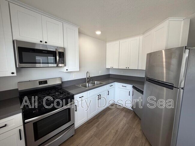 Building Photo - 414 13th St
