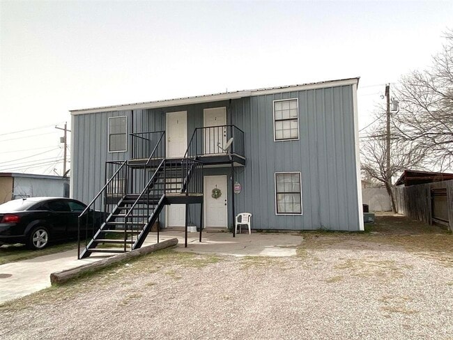 Building Photo - 110 Holly Ave
