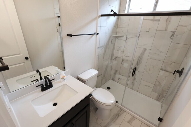 Foto del edificio - Brand New Home!