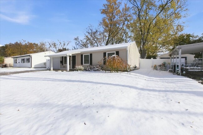 Photo - Charming 3-Bedroom Ranch in a Convenient L... House