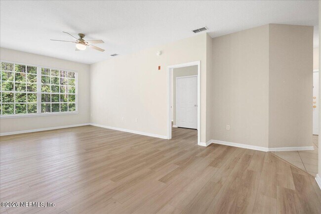 Foto del edificio - 10550 Baymeadows Rd