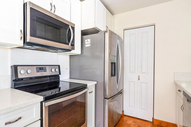 Foto del edificio - 2 Bedroom 2 Bathroom Upstairs Unit with Up...