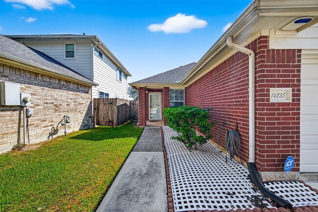 Foto del edificio - 14235 Stone Cottage Ln