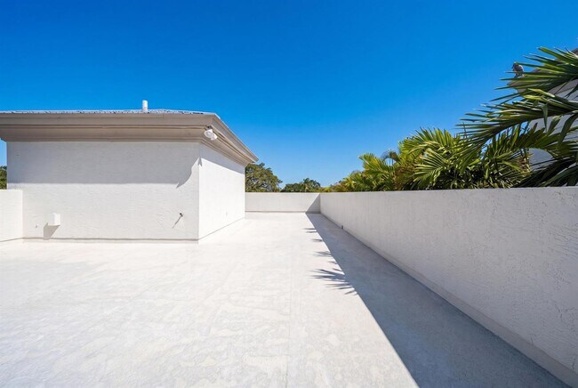 Foto del edificio - Southwest 8th Street, Fort Lauderdale, FL 33315 - 3 BR 2.5 BA townhouse