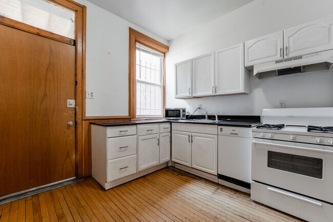 Foto del edificio - 241 W Scott St