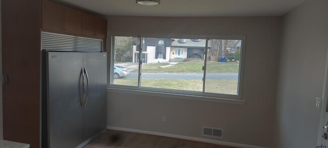 Building Photo - 9820 Inglemere Dr