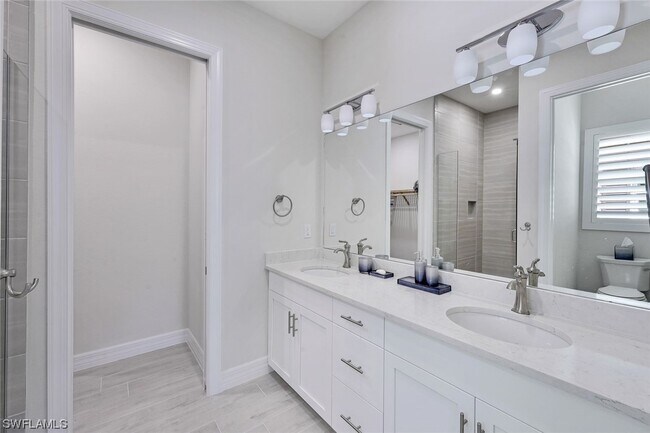 Building Photo - 250 Indies Dr E