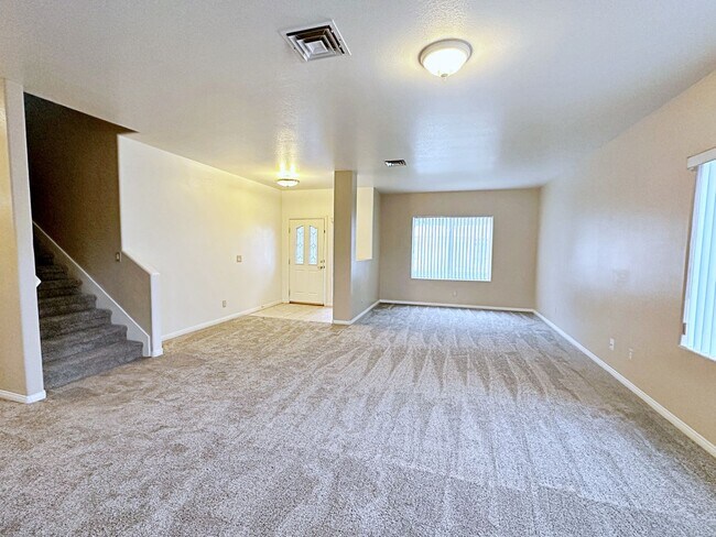 Building Photo - 4 BEDROOM 3 BATH HOME GATED COMMUNITY IN C...