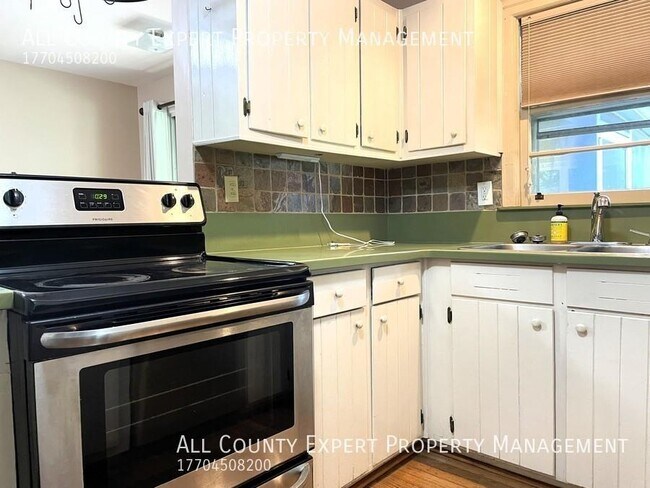 Building Photo - 2685 Buena Vista Ave