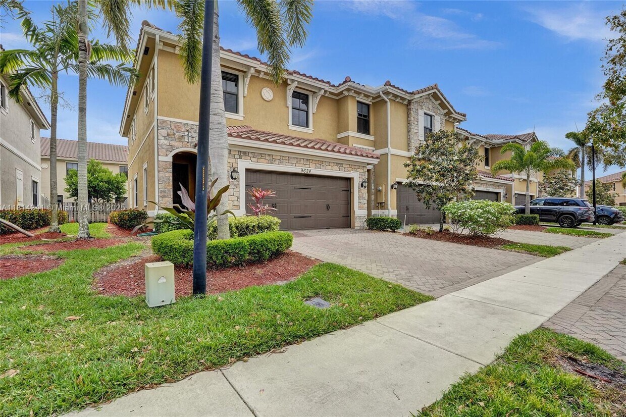 Foto principal - 9624 Waterview Way