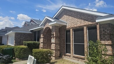 Building Photo - 2100 Cantura Dr