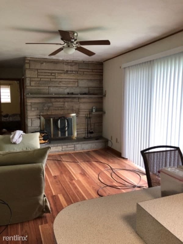 Building Photo - 3 br, 2.5 bath House - 104 River Ln
