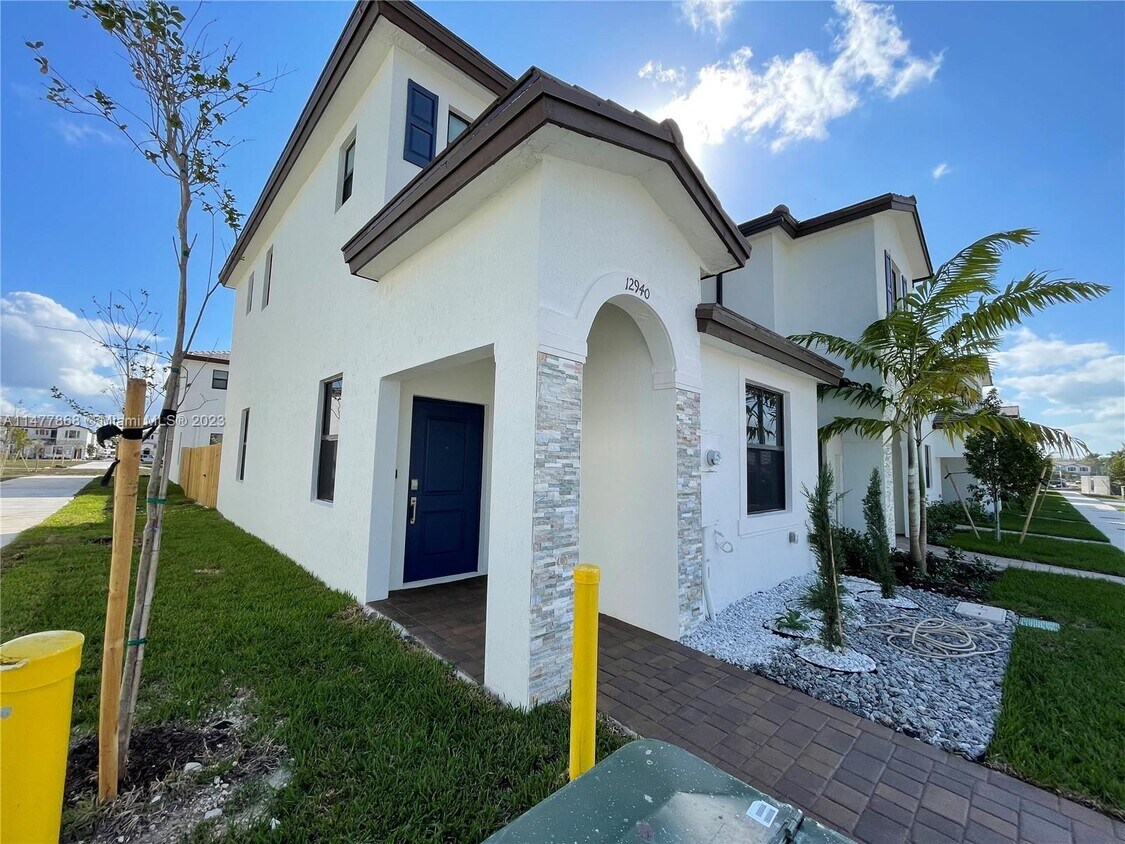 Primary Photo - 12940 SW 232nd Ter