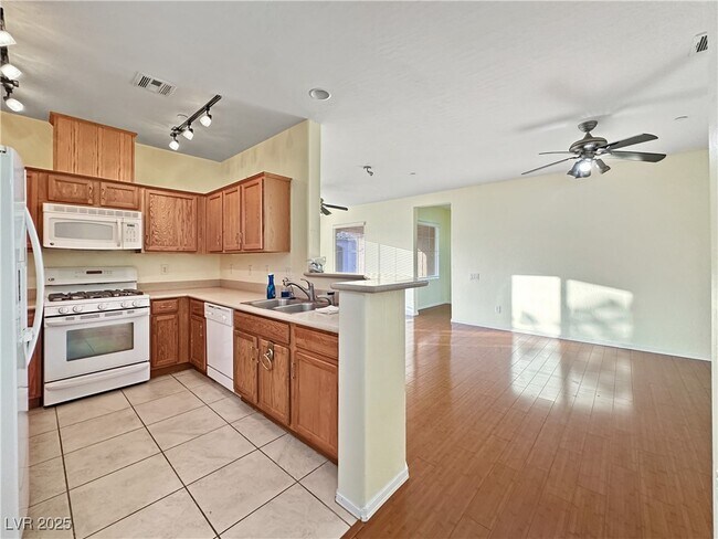 Foto del edificio - 6868 Sky Pointe Dr