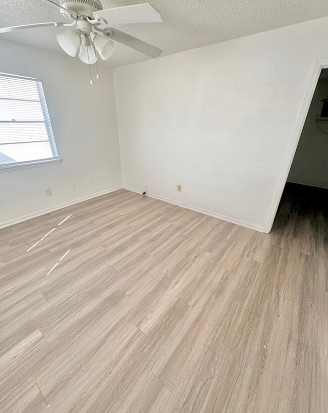 Building Photo - COMING SOON !