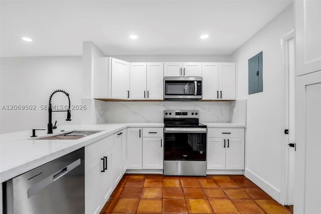 Building Photo - 850 SW 12th Pl