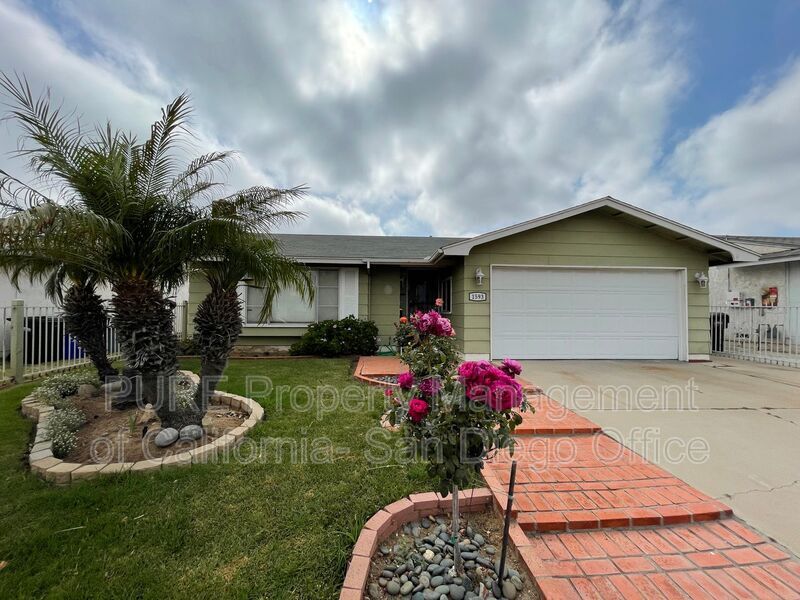 Primary Photo - 1593 Standlake St