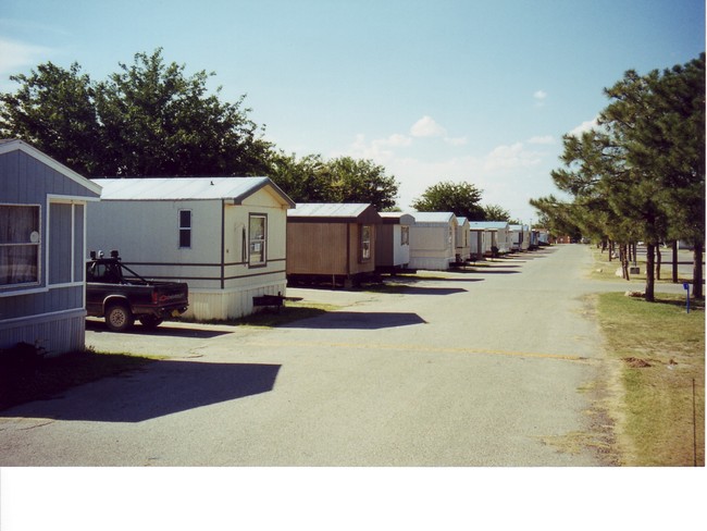 Building Photo - Country Village Mobile Home Park