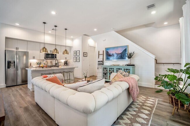Foto del edificio - 5217 Pinemont Creek Ln