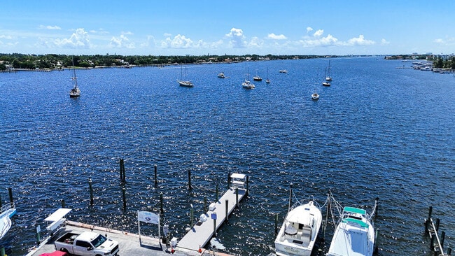 Building Photo - 304 E Ocean Ave